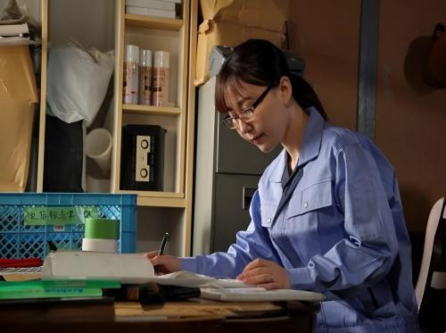 Cô quản lí kho dâm dục của công ty tôi