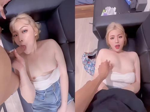 Em sugar baby bú cặc lấy lòng bố đường