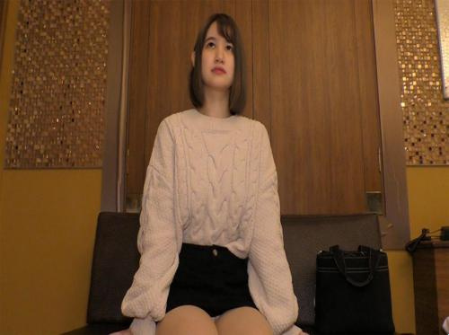 ซูเปอร์ฮีโร่สวมหน้ากากมาเยี่ยมสาวในวงการสาวสวยแต่ค่อนข้างไร้เดียงสา