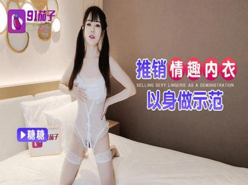 손님을 맞이하는 꽃 파는 아가씨의 매우 매력적인 모습